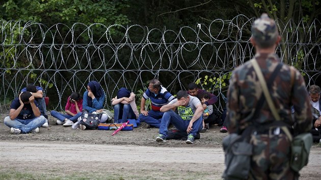 Hranici mezi Srbskem a Maďarskem střeží policie(14. září 2015)