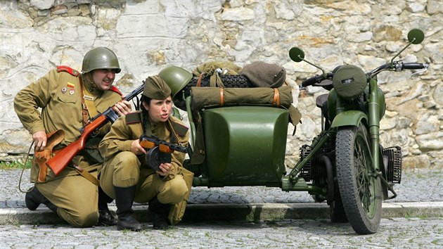 Ud�losti z druh� sv�tov� v�lky si v N�m�ti p�ipom�naj� tak� simulovanou bitvou.