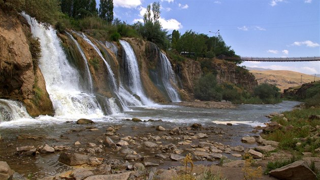Vodopády na řece Yaniktar Dersi poblíž města Muradiye