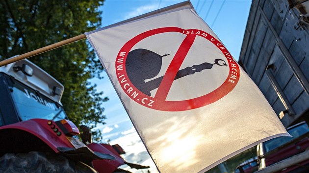Demonstrace na esko-rakouskm pechodu Doln Dvoit (16. z 2015)