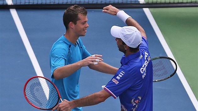 VTZN OBJET. Adam Pavlsek (vlevo) a Radek tpnek v bari Davis Cupu v Indii.