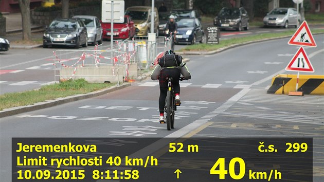 Mili jsme rychlost vozidel v okol kol. Na limity si musej dvat pozor i cyklist, jak dokazuje snmek z radaru z Jeremenkovy ulice v Praze 4. (10.9.2015)