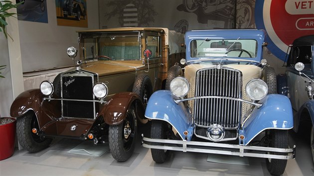 Uk�zka pestrosti produkce prost�jovsk� automobilky - vlevo Wikov 7/28 ve variant� n�kladn�ho vozu, vpravo Wikov 35 "Labu��, kter� skl�zel �sp�chy na sout��ch elegance designu.