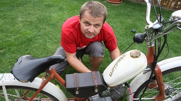 Martin Kudrna z Radslavic pat k nadencm moped, dom m tyi motocykly znaky Stadion S11. Tento model je nejrozenj.