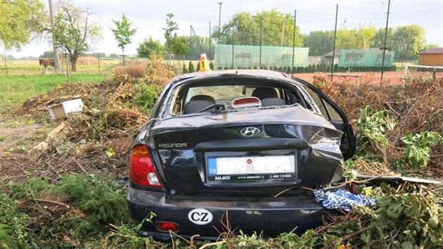 Pi nehod na kraji Olan u Prostjova zemel sedmdestilet idi. Auto s bezvldnm tlem lid objevili a za tm dv hodiny.