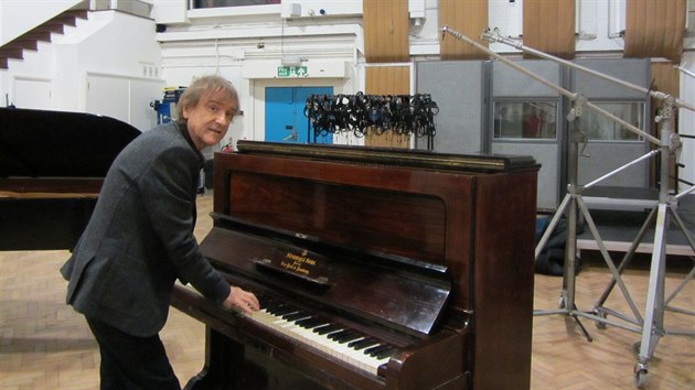 Žbirka v Abbey Road „objevil“ také piano, na kterém vznikla píseň Lady Madonna.
