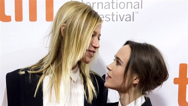 Samantha Thomasov a Ellen Page (Toronto, 12. z 2015)