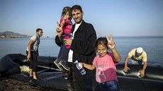 Uprchlíci ze syrského Dajr az-Zauru po vylodní na eckém ostrov Lesbos (14....