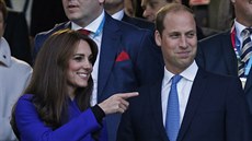 Princ William a vévodkyn Kate sledují zahájení MS v ragby.