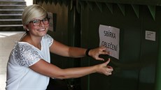 V Chomutov� mohou lidé v�ci p�iná�et do vestibulu magistrátu ve Zborovského...