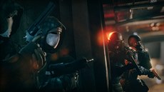 Voják z Call of Duty: Infinite Warfare hledí vstíc lepím zítkm. Ilustraní obrázek