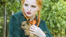 Modelka má na sob� kabát od návrhá�ky Zuzany Kubí�kové.