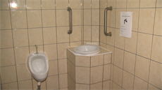 V praském klubu Kotelna nechal majitel na pánské toalety nainstalovat...