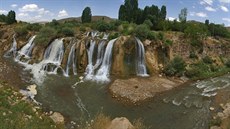 Vodopády na řece Yaniktar Dersi poblíž města Muradiye