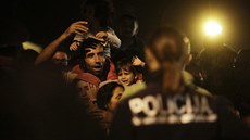 Uprchlíci na hrani�ním p�echodu Obre�je mezi Chorvatskem a Slovinskem
