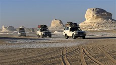 Západní pou�� nedaleko hranic s Libyí pat�í mezi oblíbené cíle turist� mí�ících...