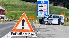 Nmecká policie zavedla kontroly u hraniního pechodu Boí DarOberwiesenthal....