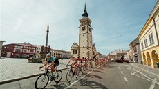 Momentka z cyklistického závodu East Bohemia Tour .