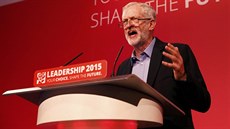 Jeremy Corbyn pi svém inauguraním projevu (12. záí 2015).