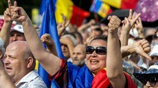 Protivládní demonstrace v Ki�in�v� se zú�astnily desítky tisíc lidí.  (13. zá�í...