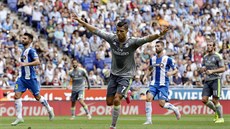 Cristiano Ronaldo z Realu Madrid slaví trefu proti Espaolu Barcelona.