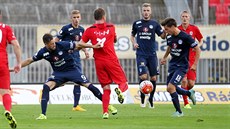 Momentka z duelu Brna (�ervená) a Slovácka