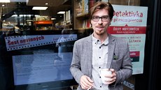 Jeden ze spoluator� �esti nevinných Luká� Vavre�ka si dává pauzu b�hem své...