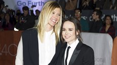 Samantha Thomasová a Ellen Page (Toronto, 12. záí 2015)