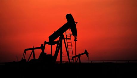 Investice budou podle IEA v dsledku niích cen ropy omezovat pedevím tai s vyími náklady.