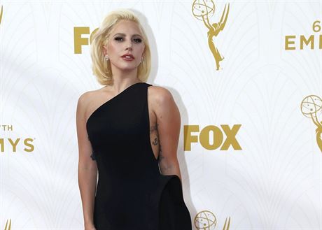 Lady Gaga na cench Emmy 2015.