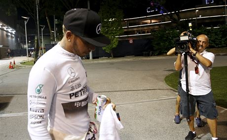 ZKLAMAN. Lewis Hamilton ve Velk cen Singapuru formule 1.
