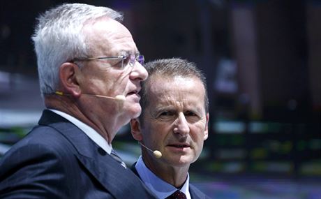 Generln editel VW Martin Winterkorn (vlevo) a f divize osobnch voz...