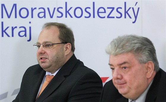 Hejtman Miroslav Novák (vlevo) bude mít zdatného protikandidáta.