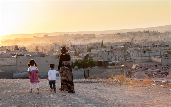Zima do Kobani přijde brzy. Zničené město přitom nechrání žádné hory ani lesy,...