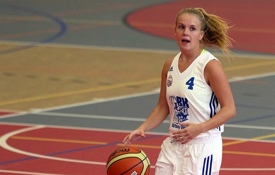 Karolína Maleková je zatím jedinou rozehrávakou karlovarských basketbalistek. Na palubovce tráví za zápas nejvíce asu. 