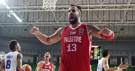 Palestinský basketbalista Sani Sakakini.