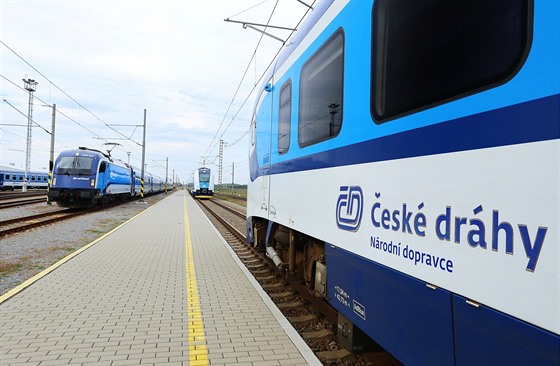 Nový dovětek k logu chtějí České dráhy použít postupně na všech svých vlacích.