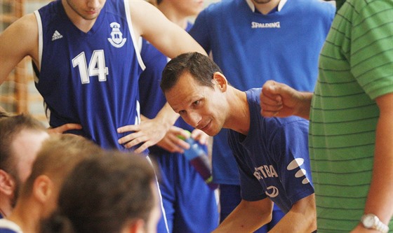 Trenér basketbalist VB Ostrava Miroslav Pacut.