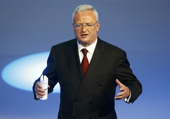 Generln editel Volkswagenu Martin Winterkorn bhem projevu na autoveletrhu...