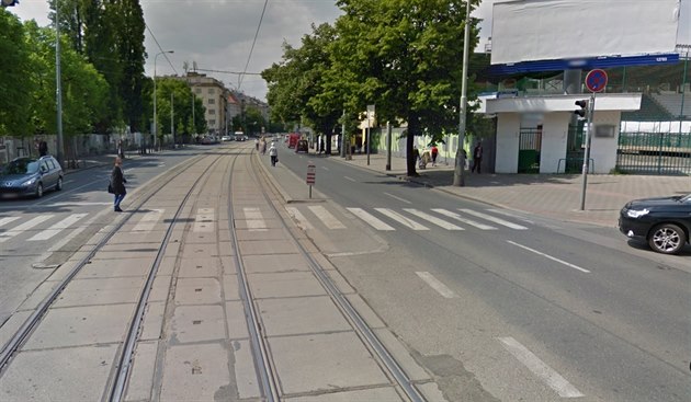 Ve Vršovické ulici se budou měnit tramvajové koleje. Zastávka u stadionu...
