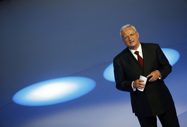 Automobilku Volkswagen a jejího �éfa Martina Winterkorna �eká nejt잚í období v historii.