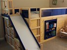 Otec vyrobil pro syna geniální postel z levných kus z IKEA