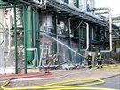 Hasii likvidují následky výbuchu v lihovaru ve stedoeské Dobrovici...