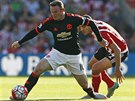 Uzdravený kapitán Manchesteru United Wayne Rooney v akci proti Southamptonu.