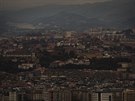 Supermsíc ped zatmním nad La Concha Beach, San Sebastian, severní panlsko