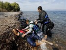 Po nároné cest dorazili syrtí uprchlíci na ecký ostrov Lesbos. (26. záí...