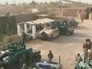Taliban vpadl do Kundúzu, nad tistatisícovým mstem vztyil vlajku
