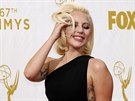 Lady Gaga si na cenách Emmy trochu hrála na Marilyn Monroe.