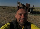 Vrchol cesty - mizející Aralské jezero. Na snímku je Radek Rebro.