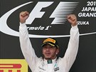 Lewis Hamilton ze stáje Mercedes slaví vítzství ve Velké cen Japonska.